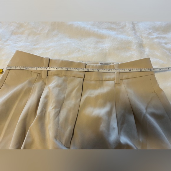 Women’s Pleated Trousers - Elegant & Timeless Style - Picture 5 of 7